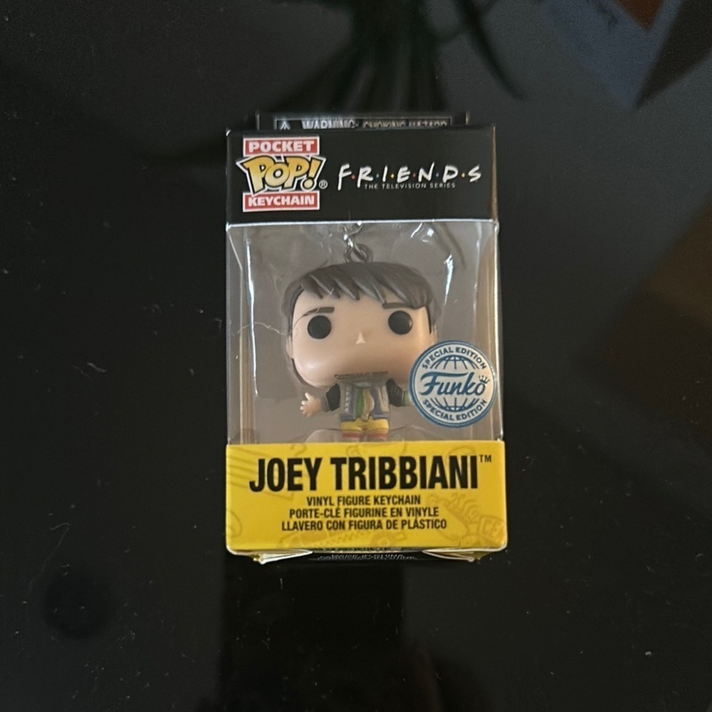 NIB
FRIENDS POP KEY CHAIN